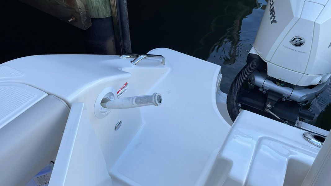2021 Boston Whaler 350 Realm