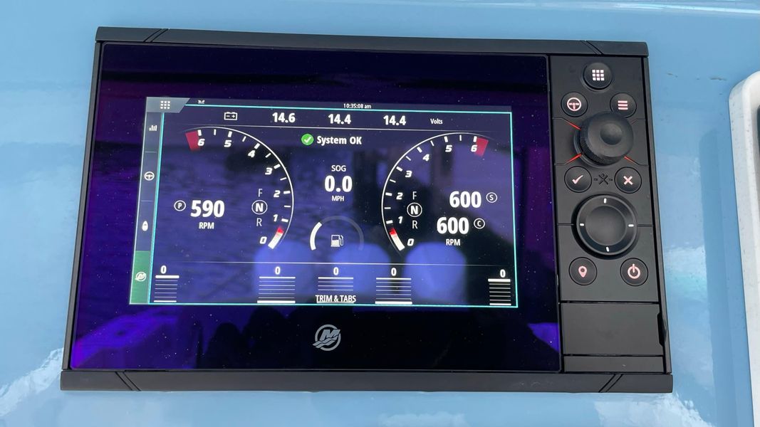 2021 Boston Whaler 350 Realm