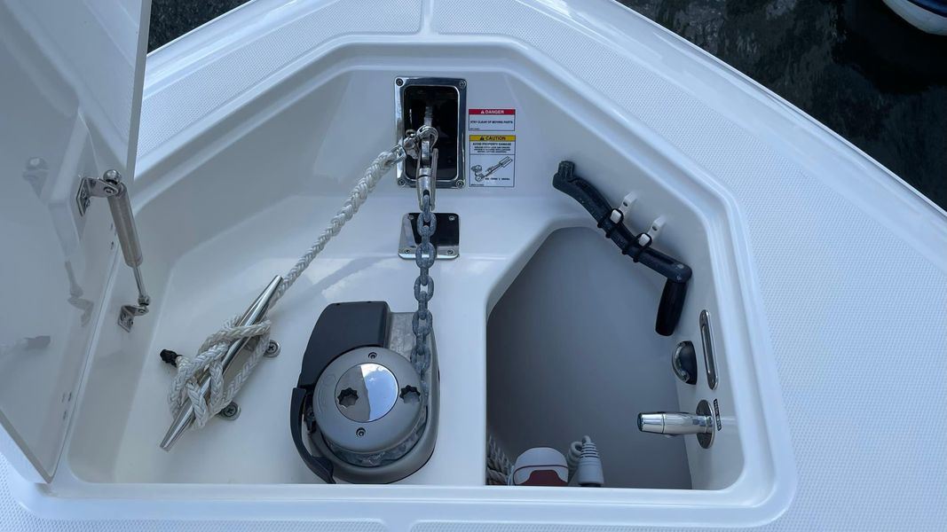 2021 Boston Whaler 350 Realm