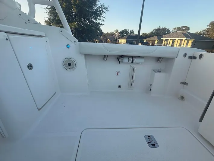  Yacht Photos Pics 2020 Pursuit DC 266 Dual Console boat interior, featuring a clean, spacious deck area.