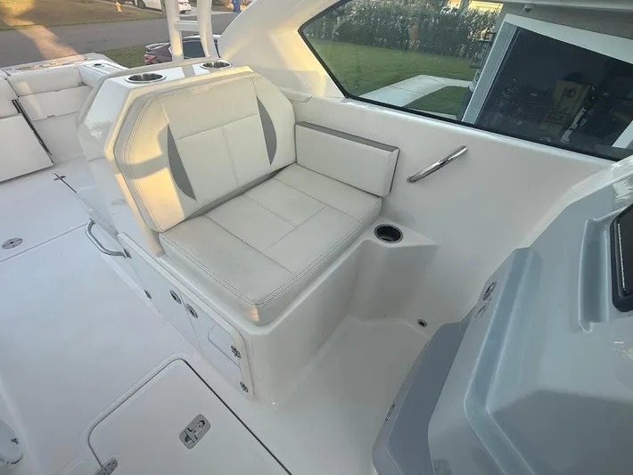  Yacht Photos Pics 2020 Pursuit DC 266 Dual Console boat interior with cushioned seating and cup holders.