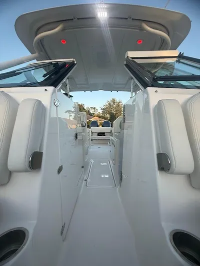  Yacht Photos Pics 2020 Pursuit DC 266 Dual Console boat interior with sleek design and modern features.