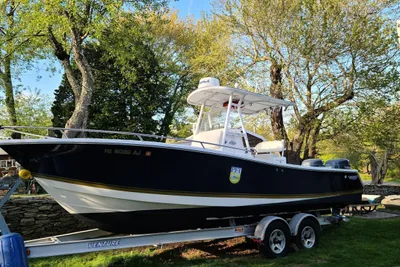 Regulator 24 Forward Seating