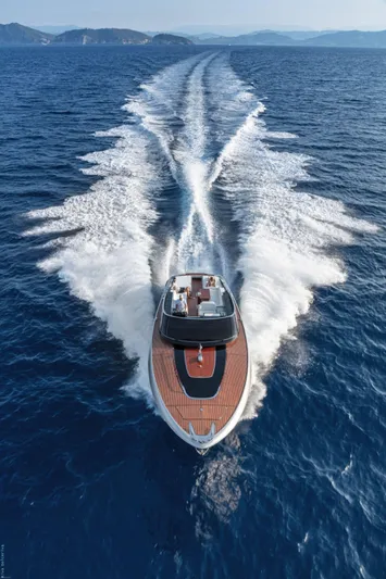  Yacht Photos Pics Riva Dolceriva 2021 luxury yacht cruising on open sea, leaving a wake behind.
