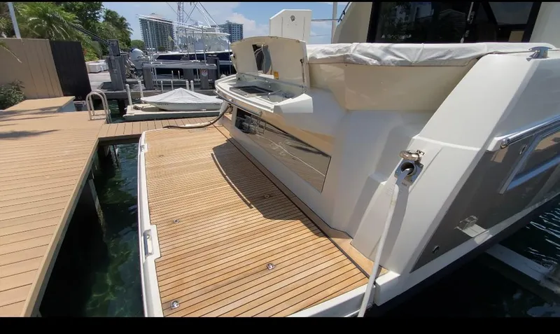 Lucky One Yacht Photos Pics Swim platform - Kenyan grill