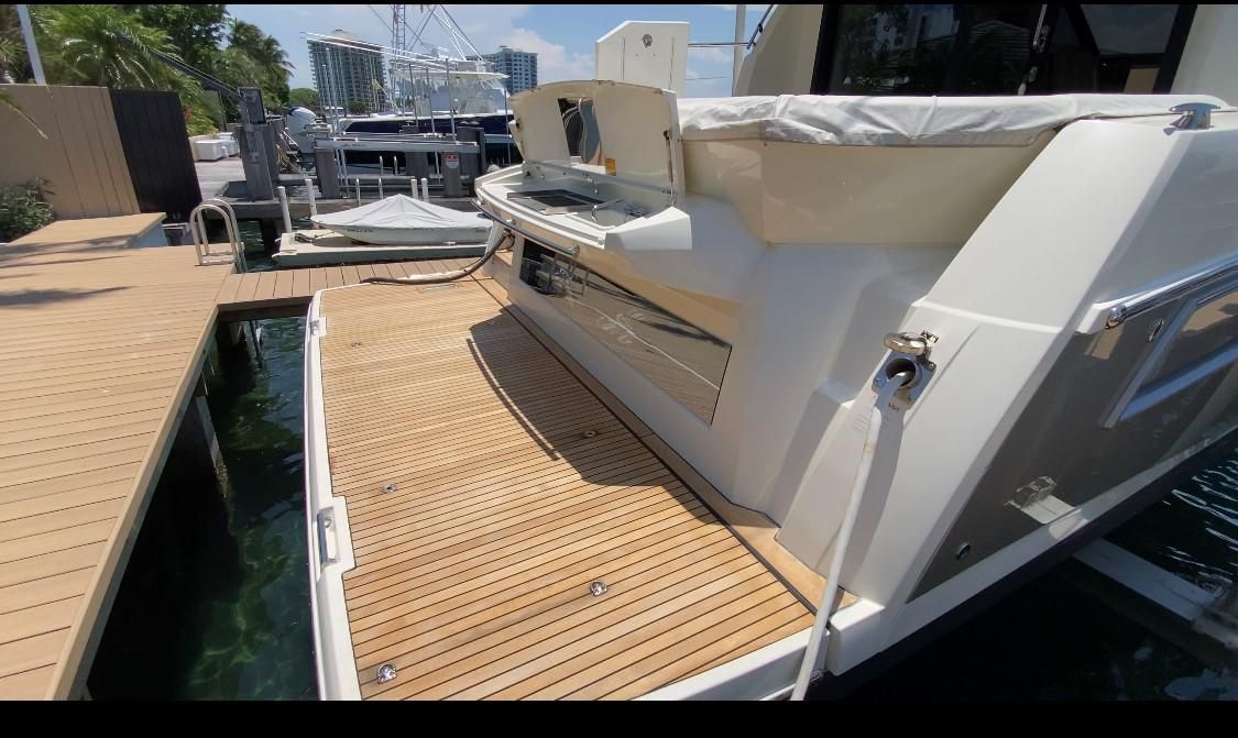 2020 Prestige 46 