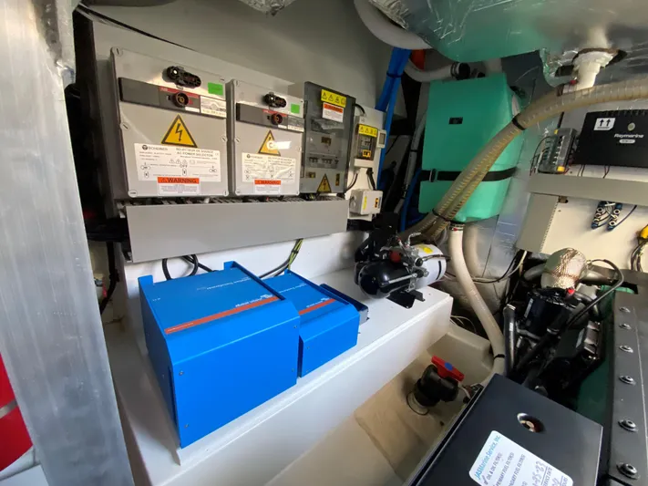 Lucky One Yacht Photos Pics Engine room stbd