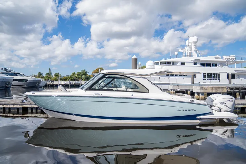 Las Brisas Yacht Photos Pics 