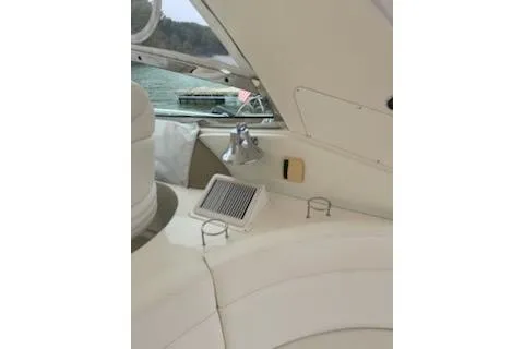  Yacht Photos Pics 2003 Sea Ray Sundancer 460 interior with seating and window view.