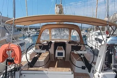 2018 Dufour 360