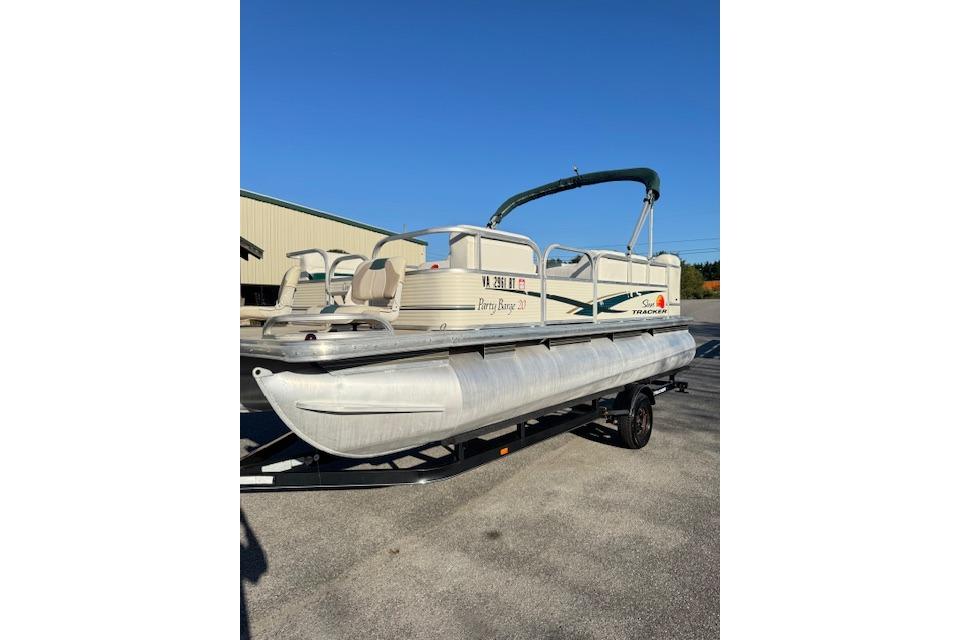 Sun Tracker Party Barge 20 Classic Series