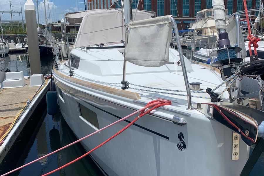 2018 Beneteau Oceanis 35.1 w/Generator