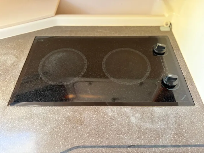 Genau II Yacht Photos Pics Cooktop in Grady-White Express 330 boat, year 2004.