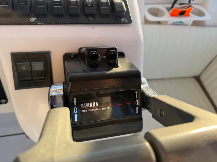 Genau II Yacht Photos Pics Yamaha remote control on Grady-White Express 330 boat, year 2004.