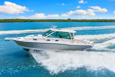 Boston Whaler 345 Conquest