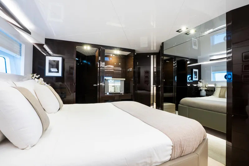 Omnia Yacht Photos Pics Luxurious bedroom interior of 2018 Pearl 80 yacht with modern design and elegant furnishings.