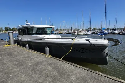 2018 Axopar 37 XC CROSS CABIN