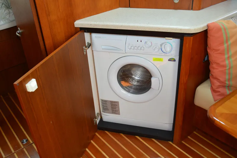 Lion Around Yacht Photos Pics 