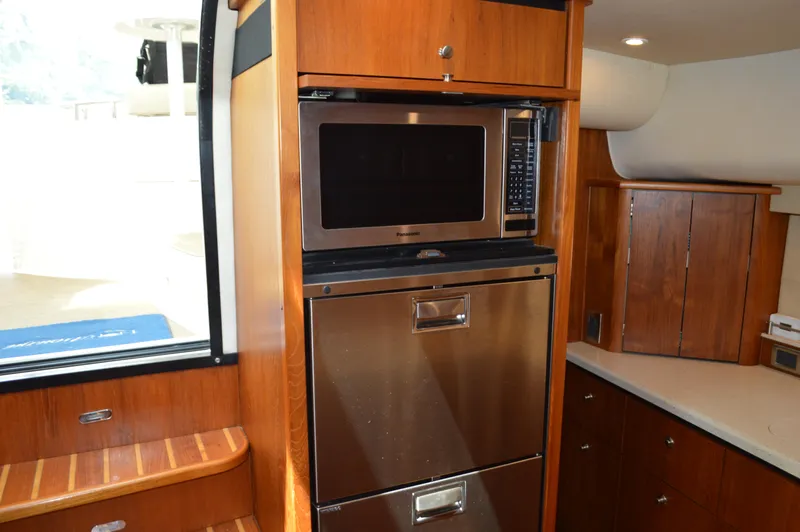 Lion Around Yacht Photos Pics 