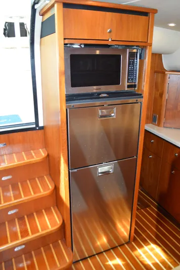 Lion Around Yacht Photos Pics 