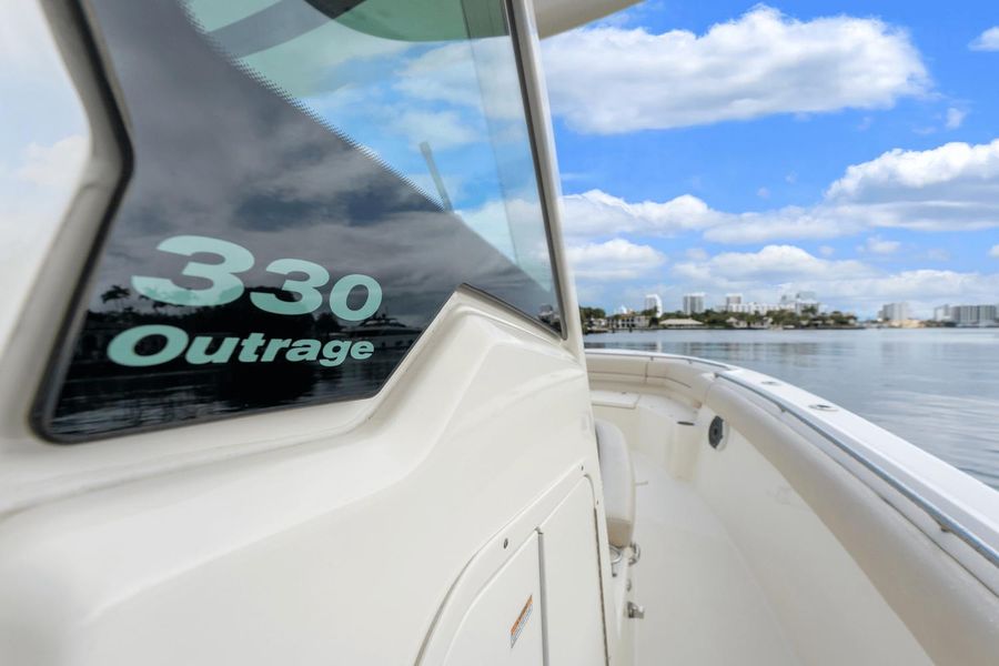 2023 Boston Whaler 330 Outrage