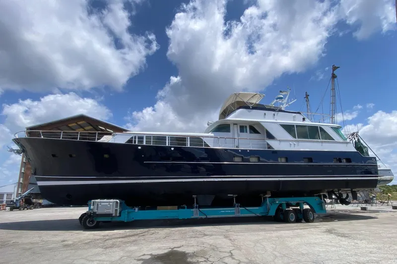 Serenity Yacht Photos Pics New hull paint & varnish 06.2024