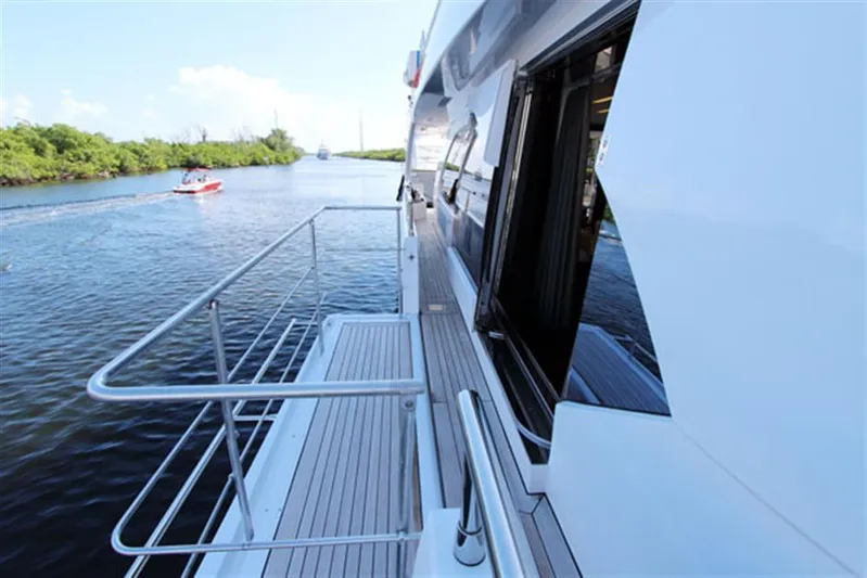 La Tache Yacht Photos Pics 