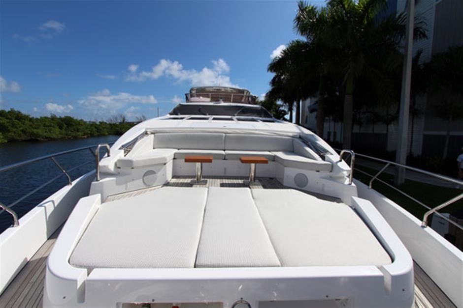 2014 Azimut 100 