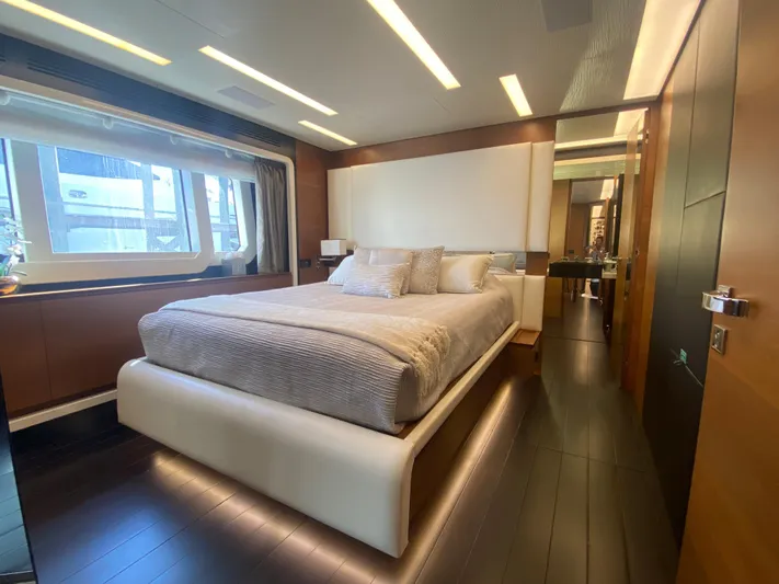 La Tache Yacht Photos Pics Luxurious bedroom interior of 2014 Azimut 100 Grande yacht with modern design.