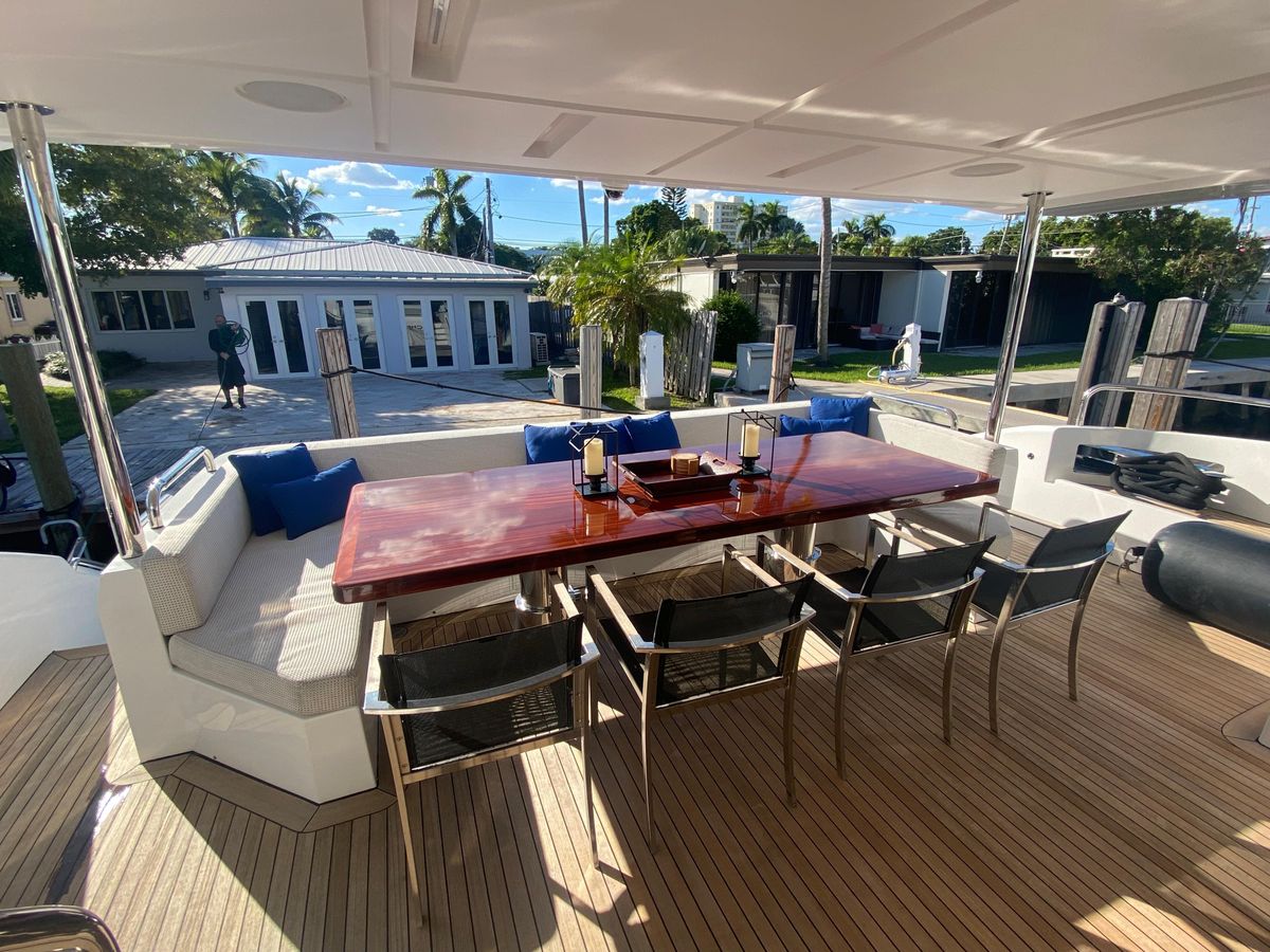 2014 Azimut 100 