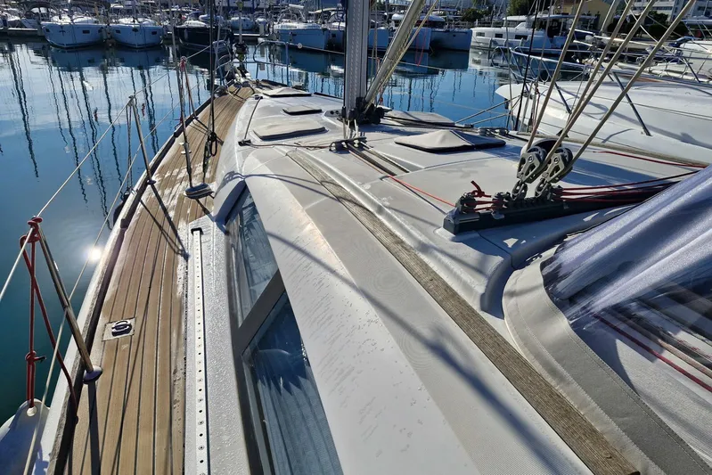  Yacht Photos Pics 2007 Beneteau 46 sailboat deck view in marina, showcasing sleek design and rigging.