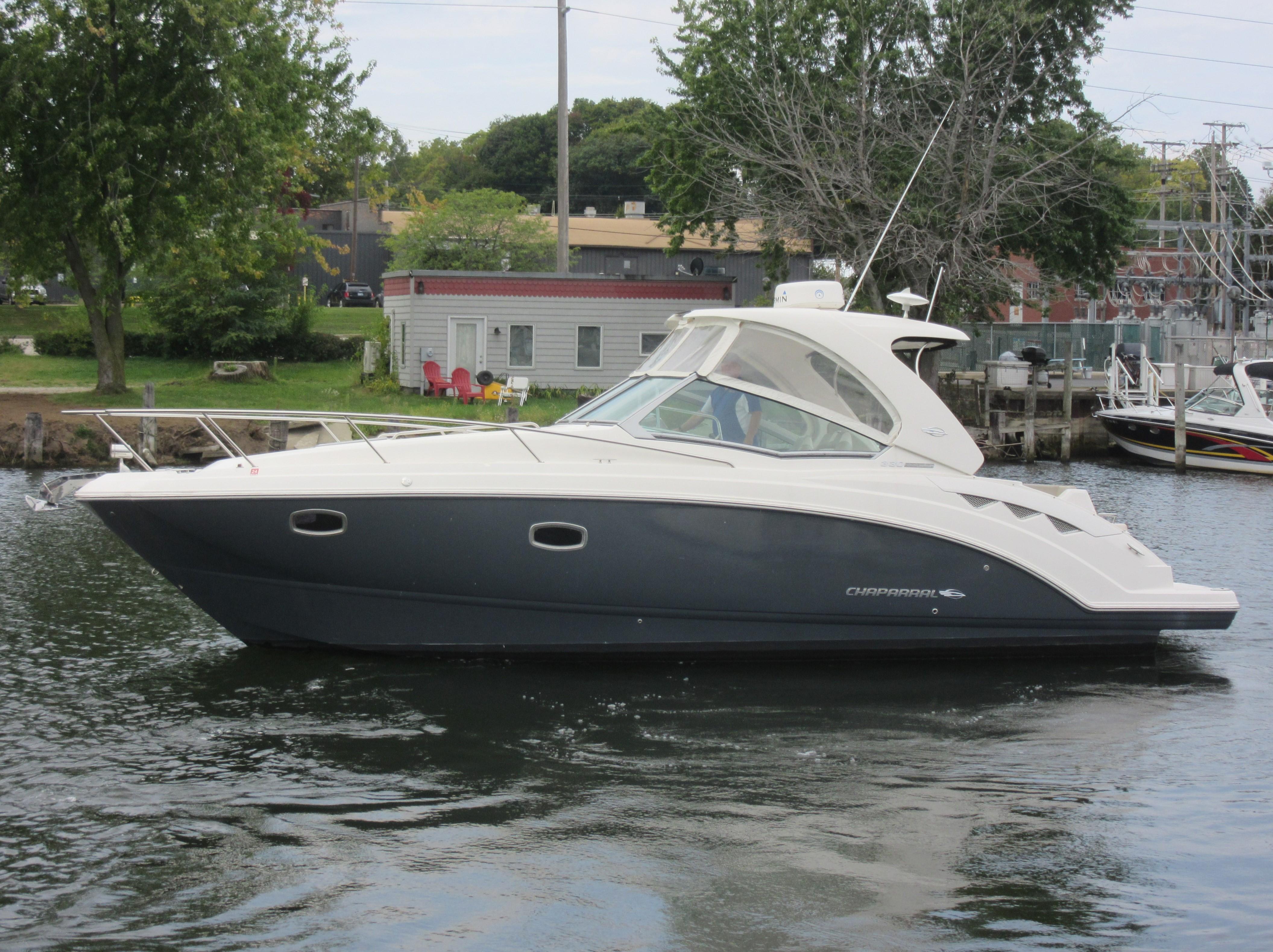 Chaparral 330 Signature