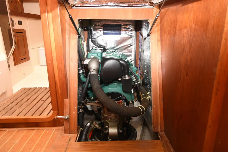 Makasi Yacht Photos Pics Engine compartment of a 2008 Tartan 4100 sailboat, featuring a well-maintained marine engine.