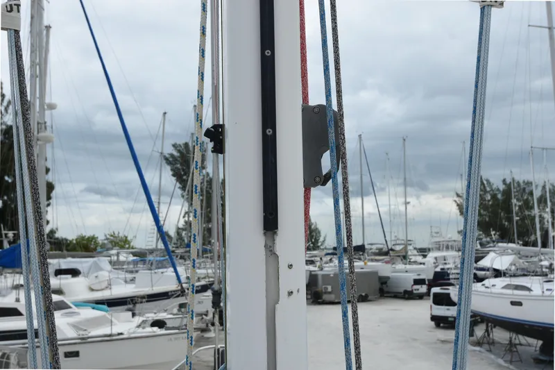 Makasi Yacht Photos Pics Sailboat mast and rigging in marina, Tartan 4100, 2008 model.