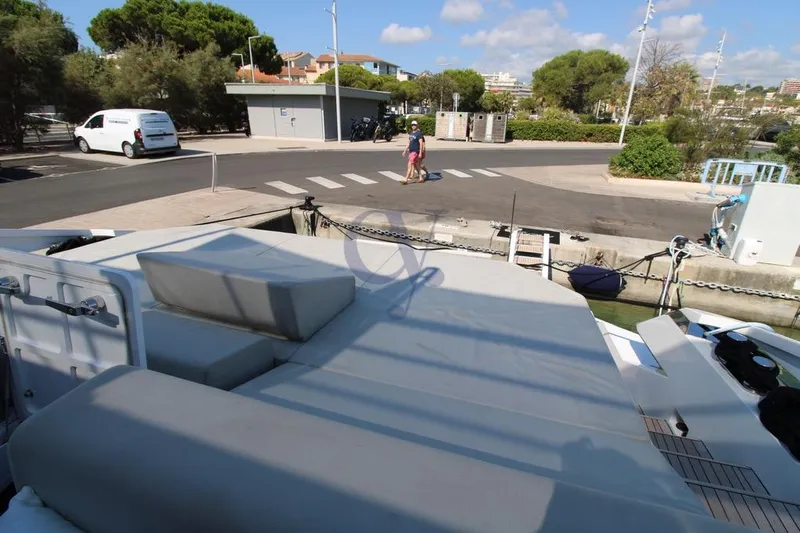 L Yacht Photos Pics 2024 Arcadia Yachts Sherpa 80XL docked, featuring spacious sunbathing area and modern design.