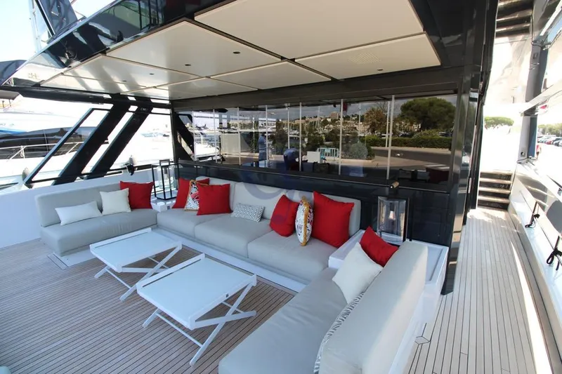 L Yacht Photos Pics Luxurious 2024 Arcadia Yachts Sherpa 80XL deck with modern seating and vibrant cushions.