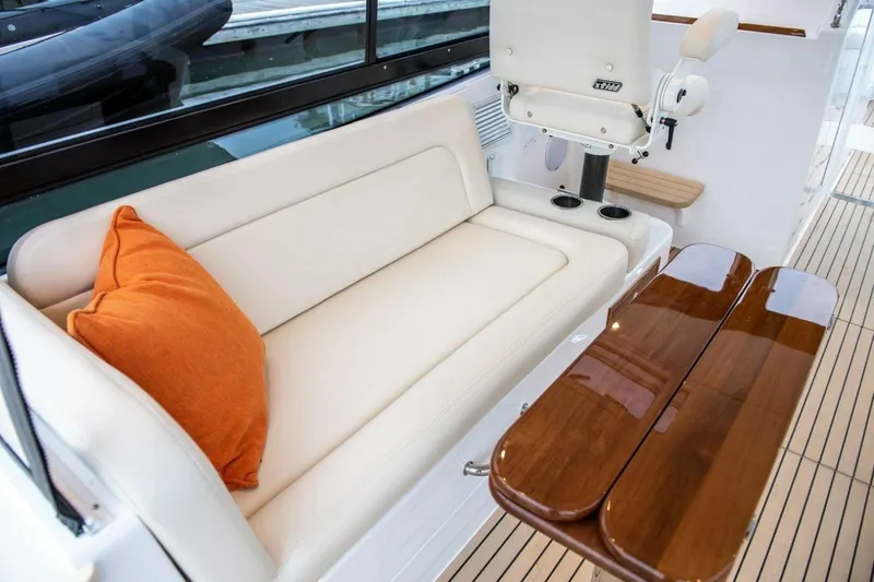  Yacht Photos Pics MJM 3 2026 - Cockpit Seating