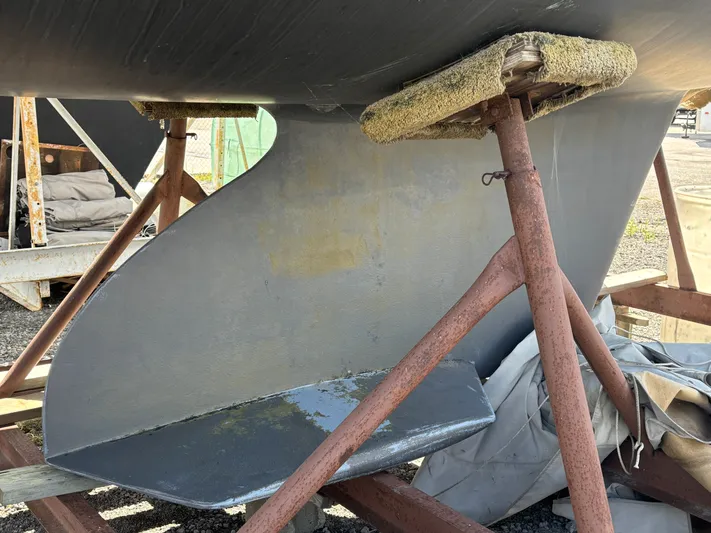 Renaissance Yacht Photos Pics Catalina 380 sailboat keel supported by stands, 2000 model.