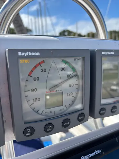 Renaissance Yacht Photos Pics Raytheon ST60 wind gauge on Catalina 380 sailboat, 2000 model, showing wind speed and direction.