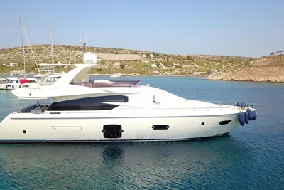 Ferretti Yachts 720