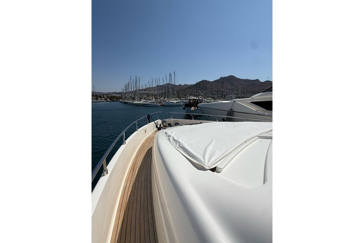 2013 Ferretti Yachts 71 