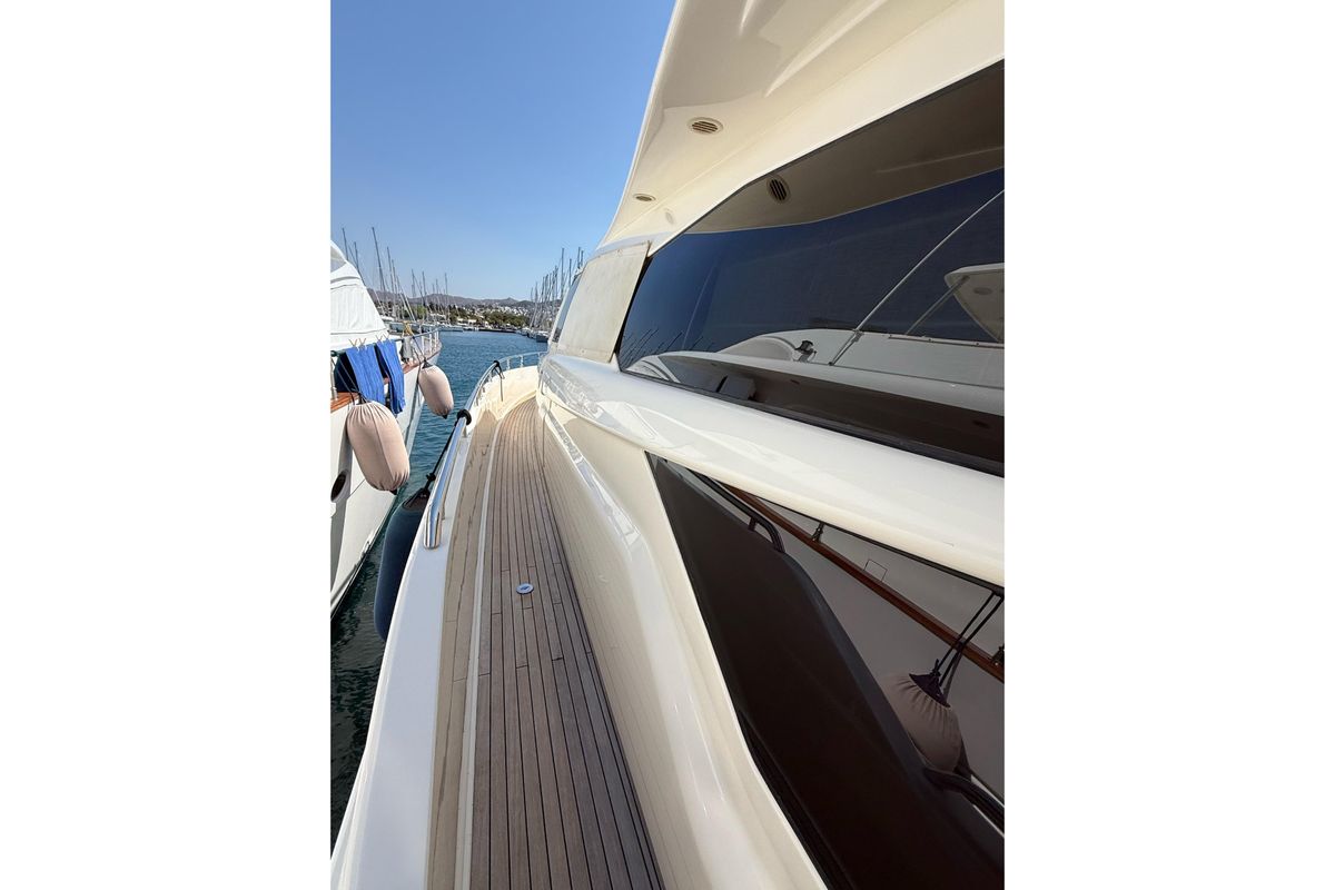 2013 Ferretti Yachts 71 