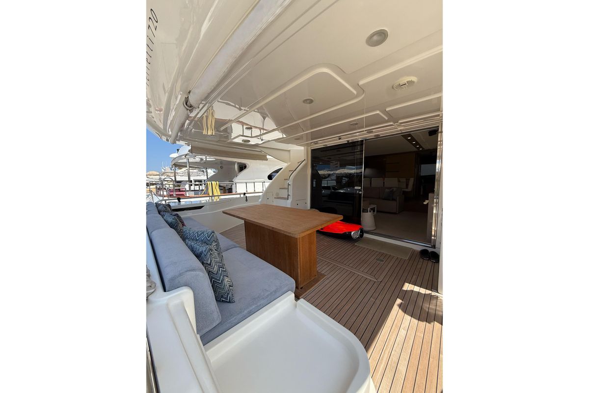 2013 Ferretti Yachts 71 