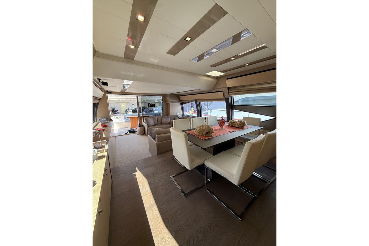 2013 Ferretti Yachts 71 