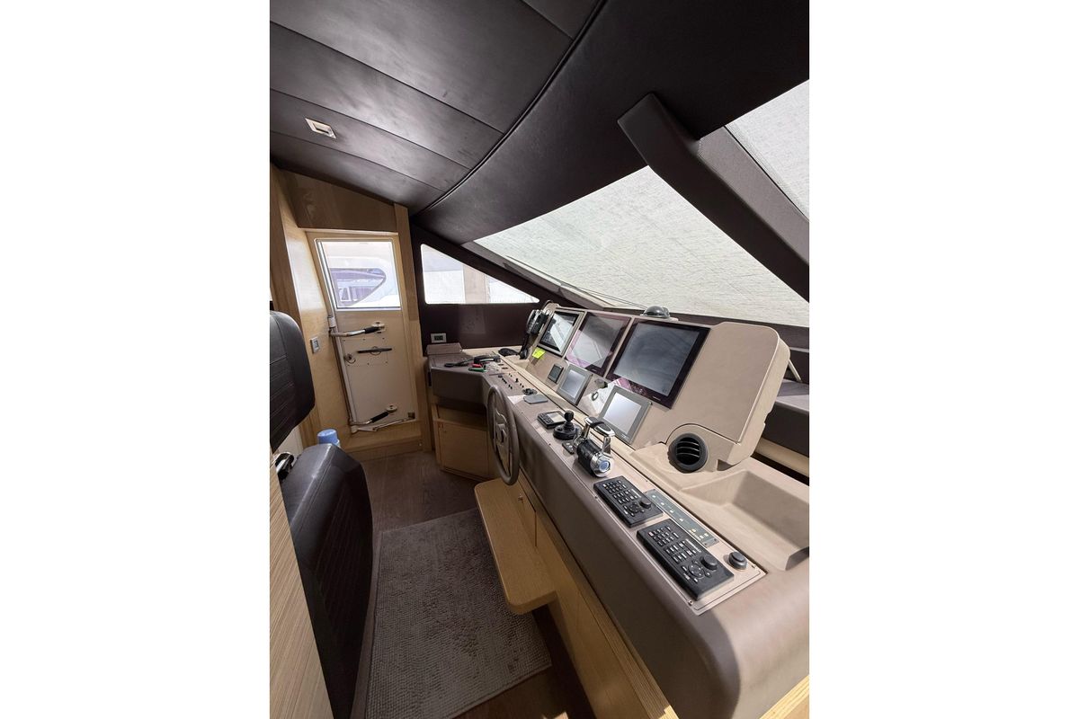 2013 Ferretti Yachts 71 