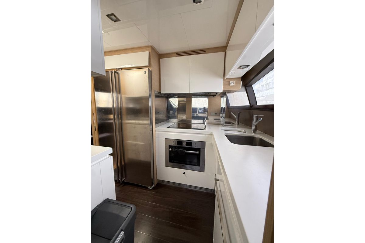 2013 Ferretti Yachts 71 