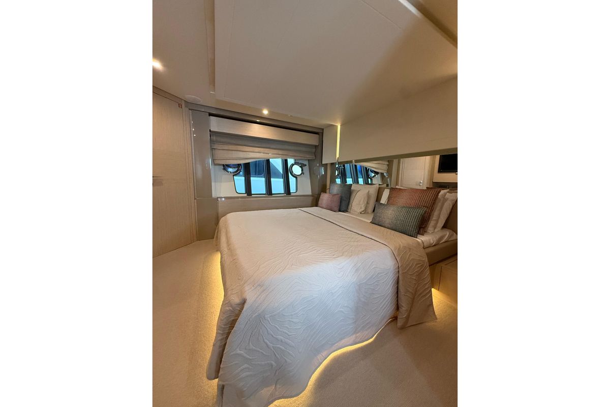 2013 Ferretti Yachts 71 