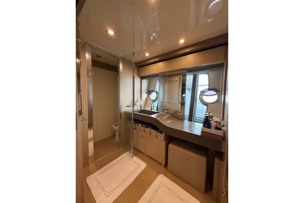 2013 Ferretti Yachts 71 