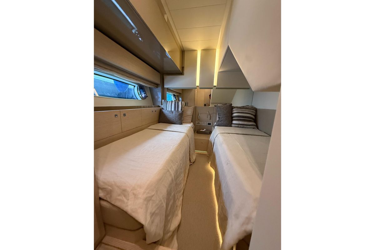 2013 Ferretti Yachts 71 