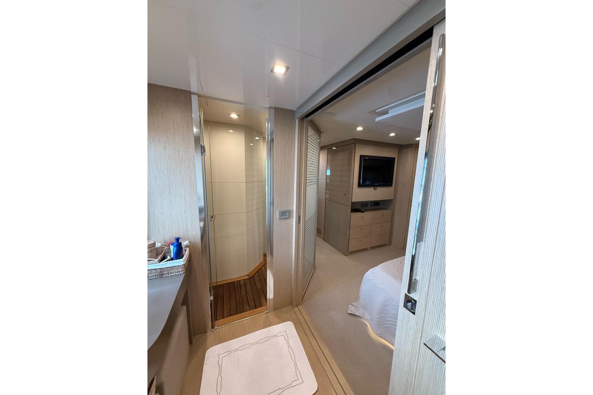 2013 Ferretti Yachts 71 